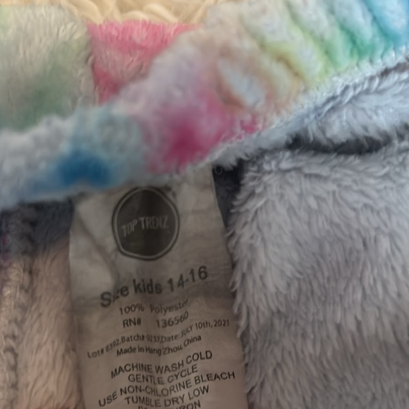 *5/$15* Preloved, Top Trenz, Girls, cozy pajama pants, rainbow tie-dye pattern - Picture 4 of 4